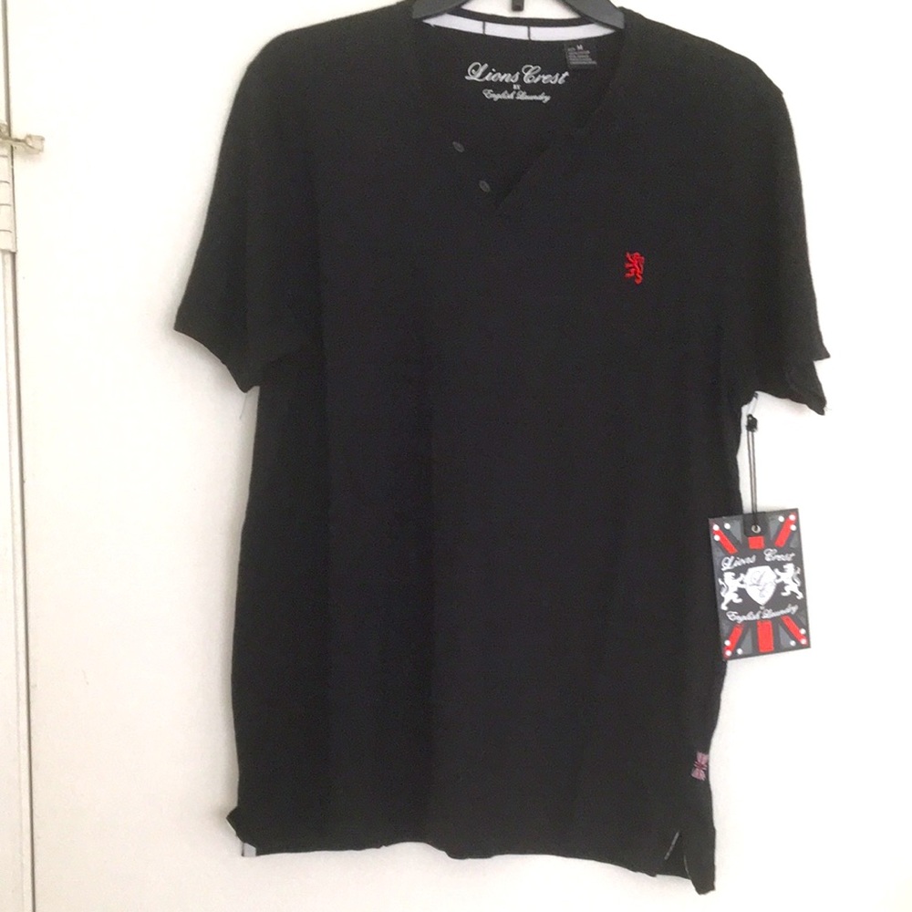 Lions Crest black V neck M shirt 👚